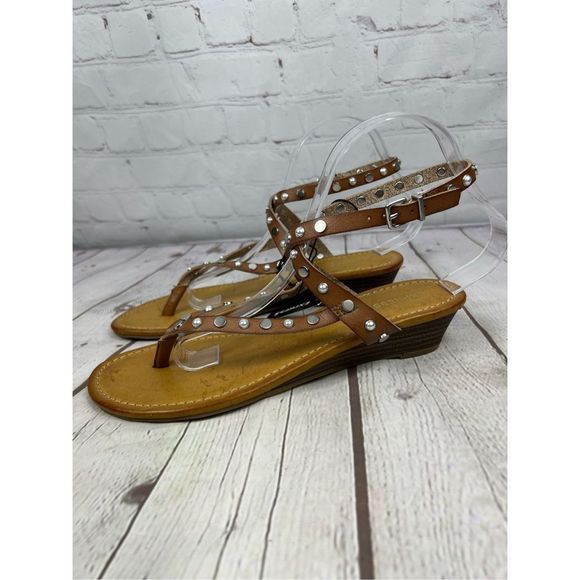 express women’s sandals with the studs and straps tan size 9 - Picture 3 of 6